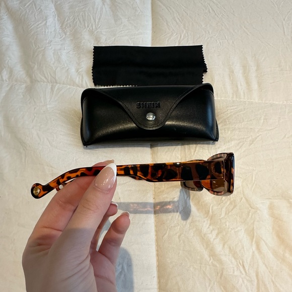 Shein Squared Framed Tinted Sunglasses - Picture 6 of 7